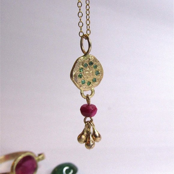 Gold necklace. - Picture 2 of 8